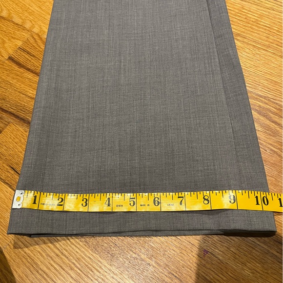 Banana Republic Wool & Spandex blend trousers, Size 10 - Picture 6 of 9